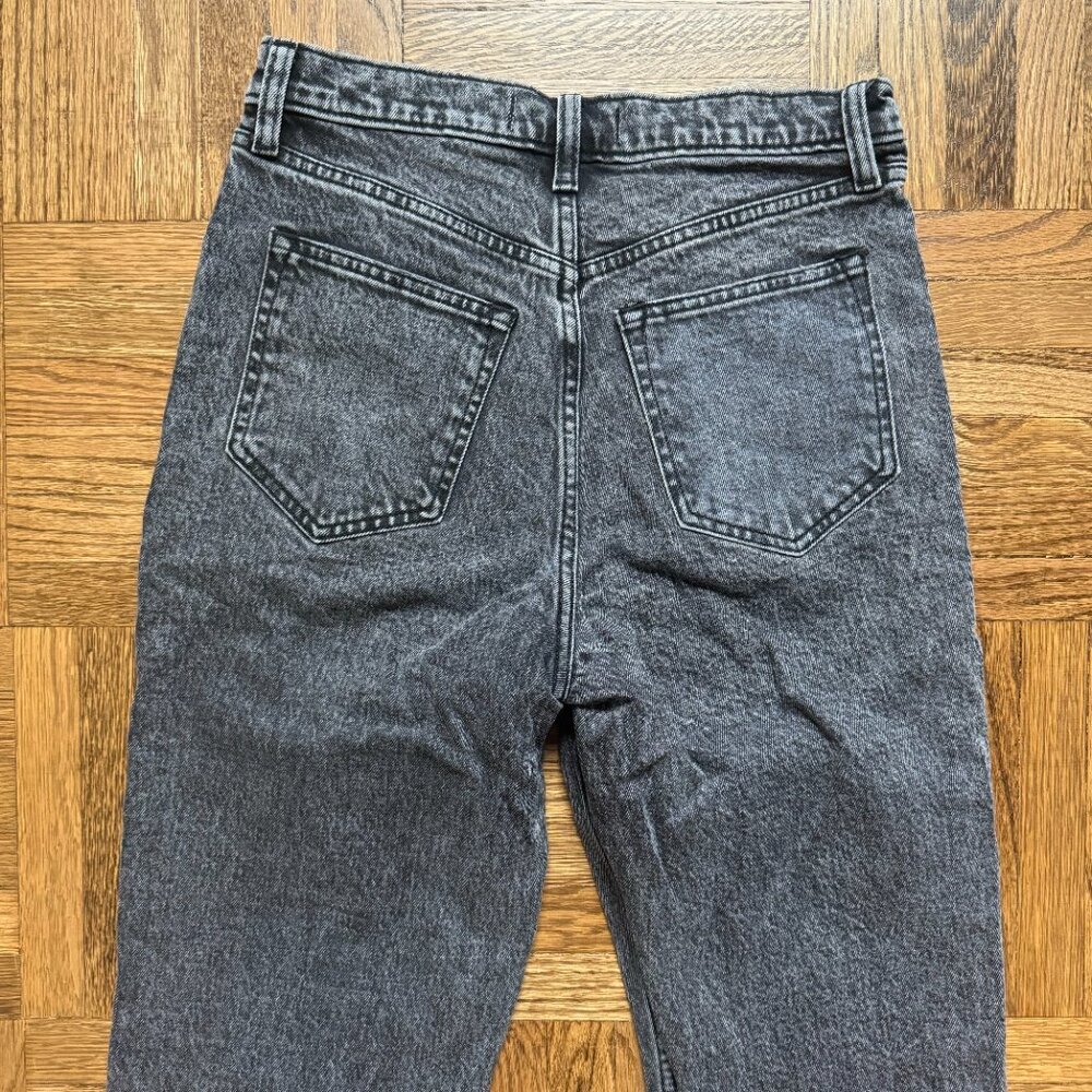A&F Ultra High Rise 90s Straight Jean - Picture 4 of 5
